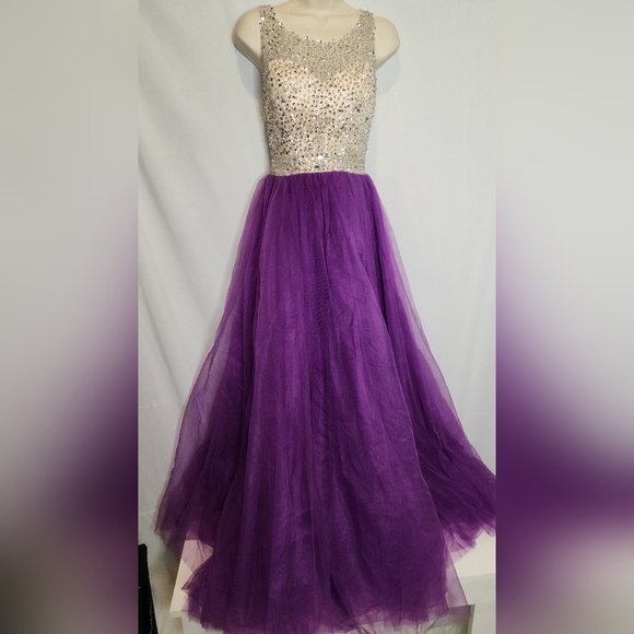 🔥Purple Tulle Gown with Beaded Bodice - Picture 2 of 9